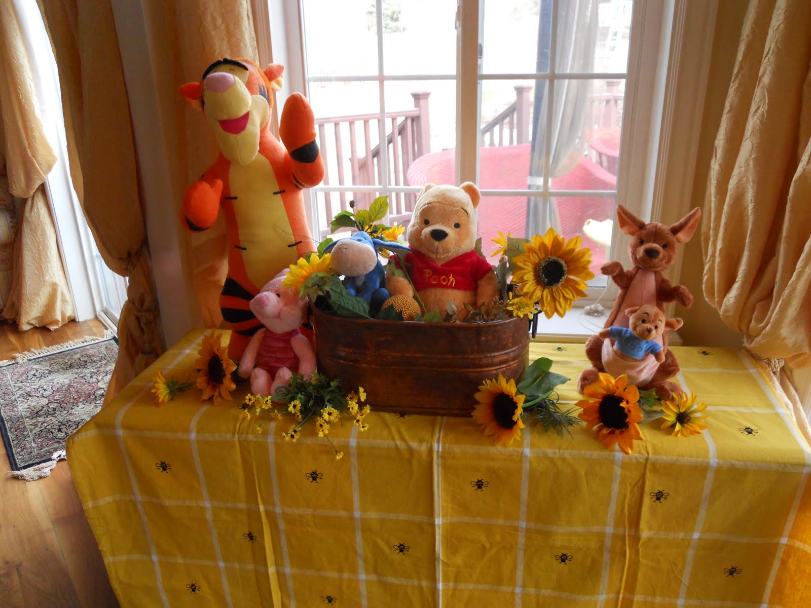 Classic Winnie The Pooh Baby Shower Decoration Ideas