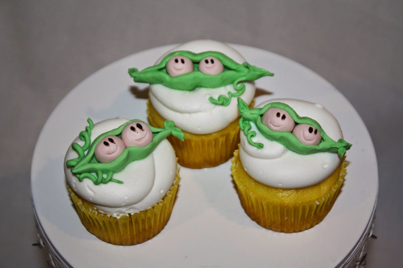 Two Peas In A Pod Baby Shower Cupcakes